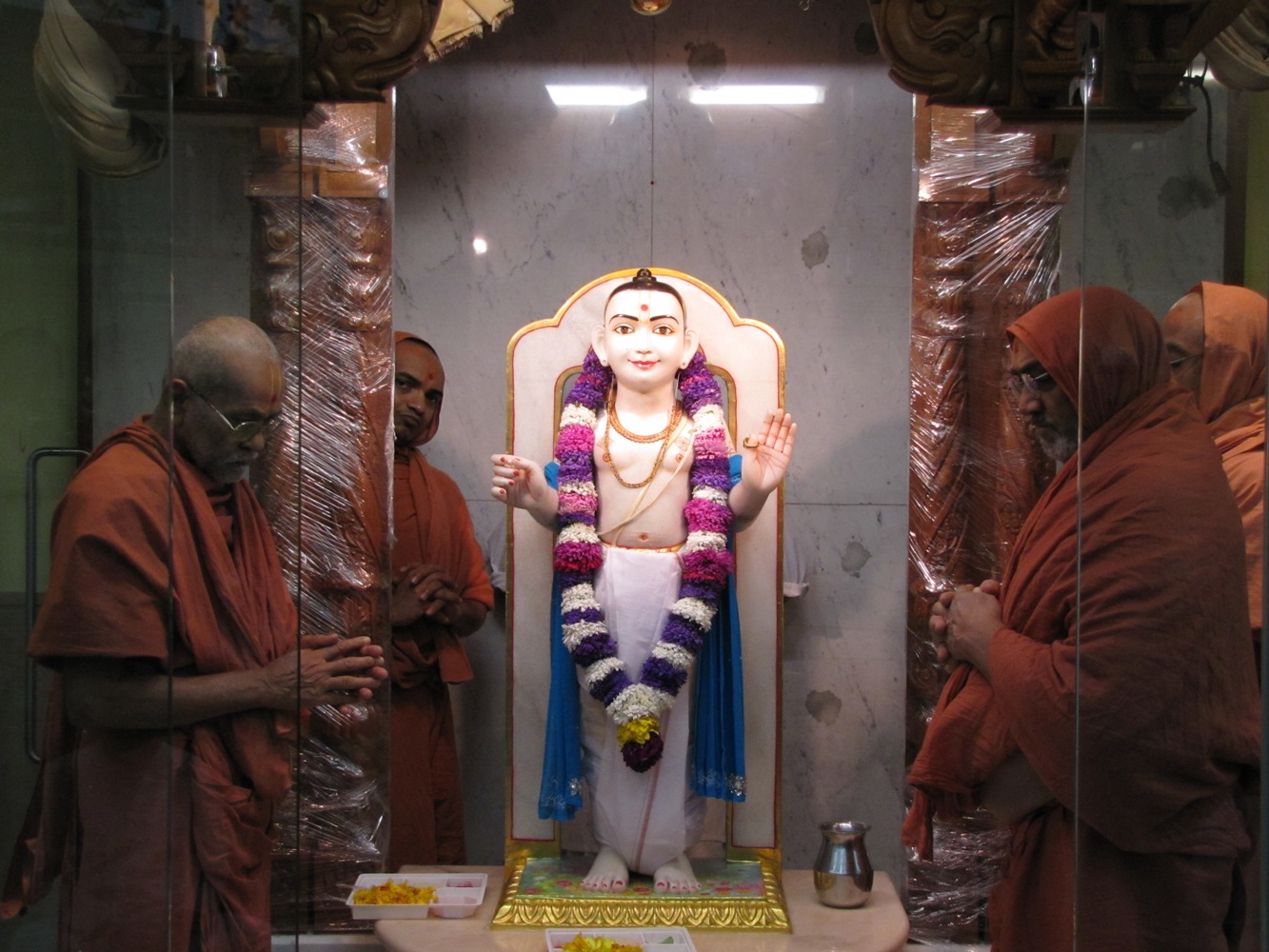 ©1987-2017 SKS Swaminarayan Temple East London