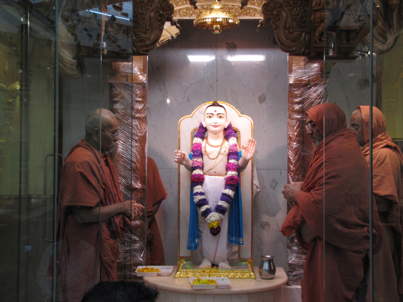 ©1987-2017 SKS Swaminarayan Temple East London