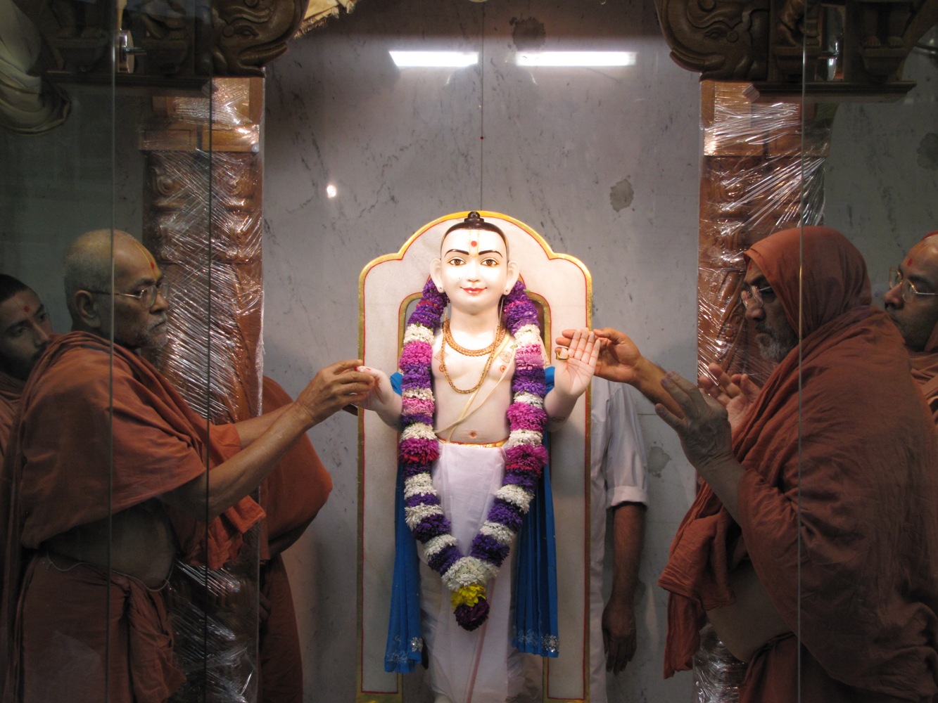©1987-2017 SKS Swaminarayan Temple East London
