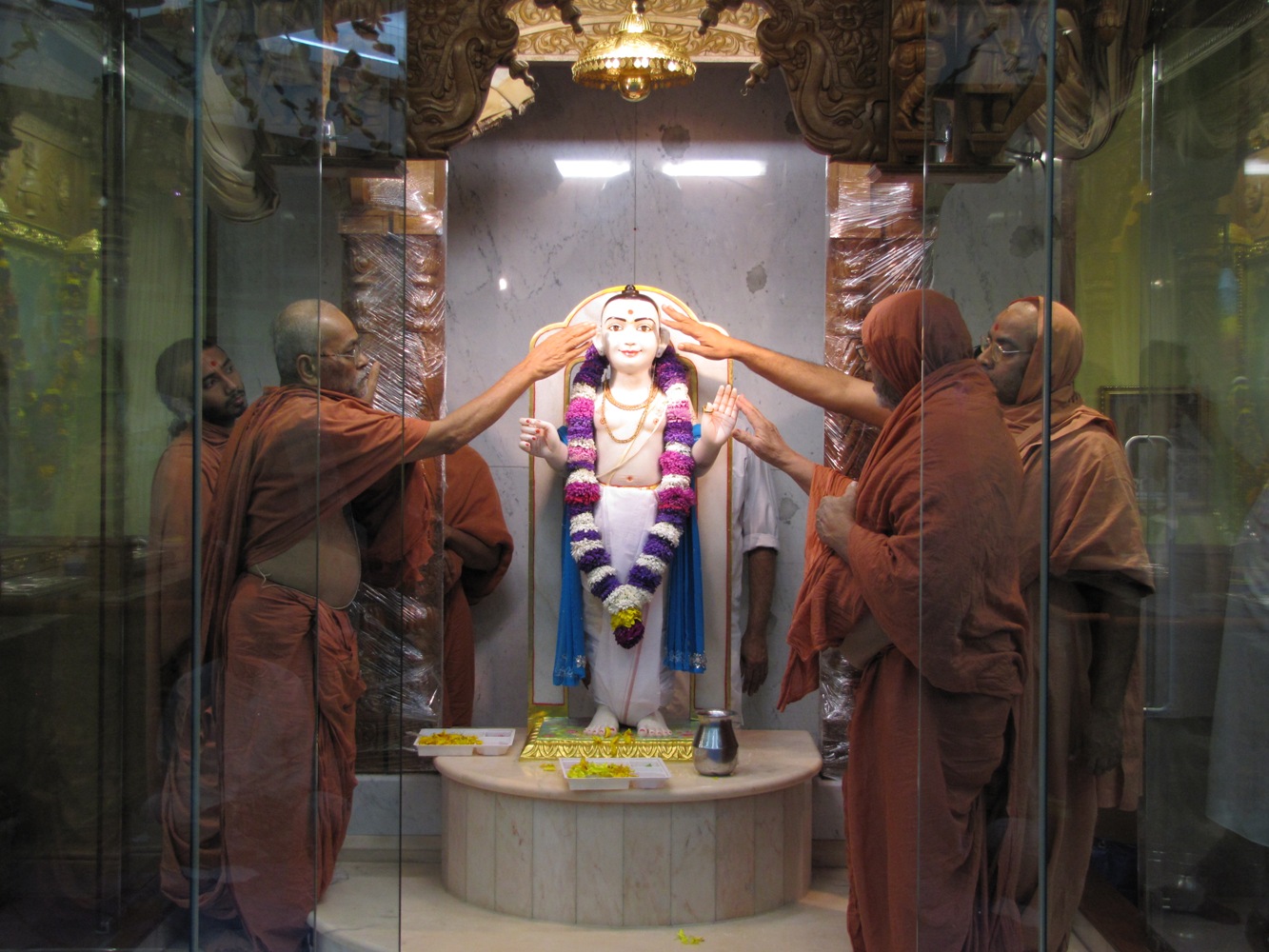 ©1987-2017 SKS Swaminarayan Temple East London