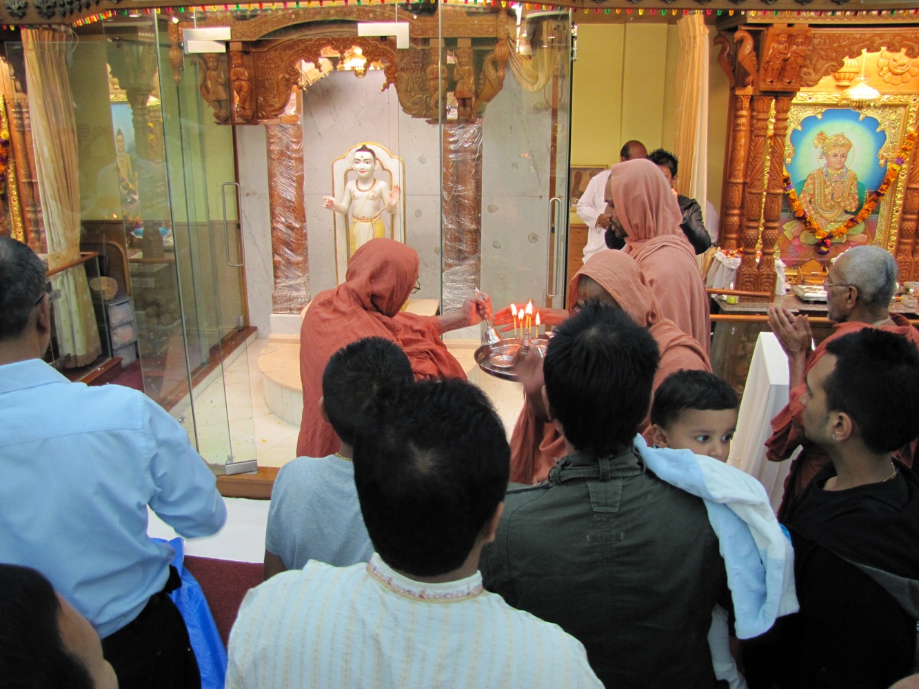 ©1987-2017 SKS Swaminarayan Temple East London