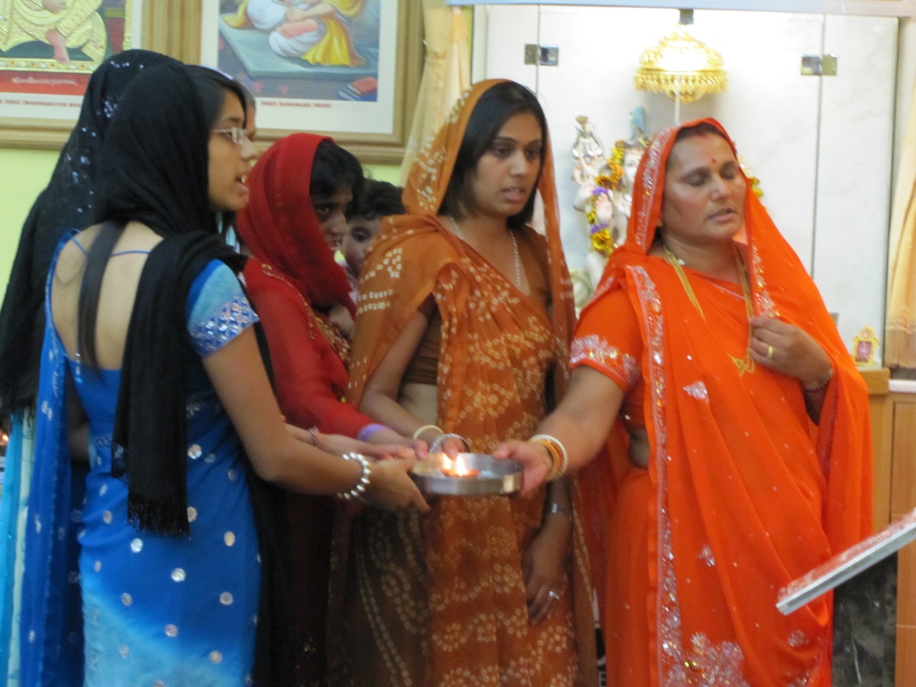 ©1987-2017 SKS Swaminarayan Temple East London