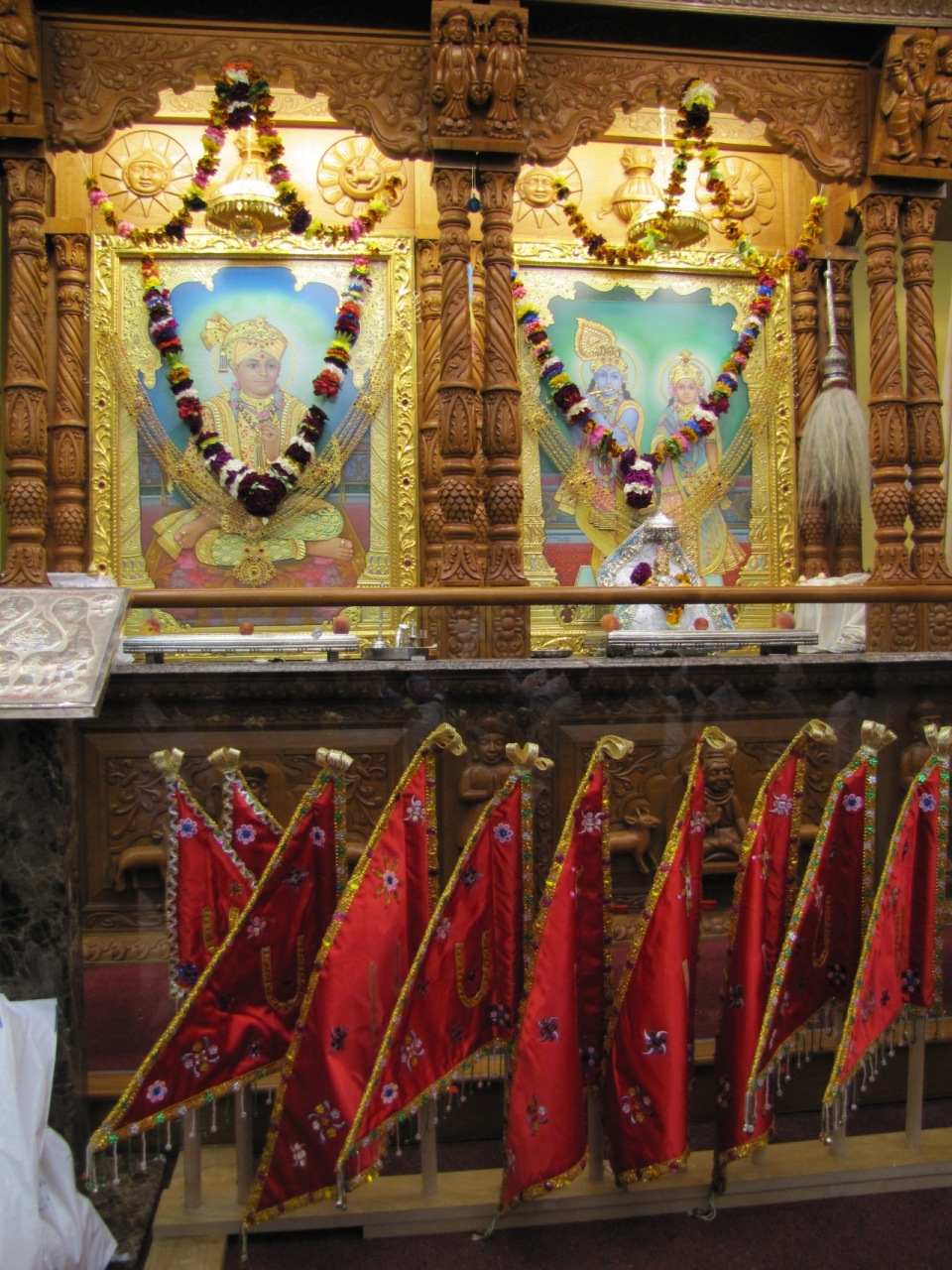 ©1987-2017 SKS Swaminarayan Temple East London