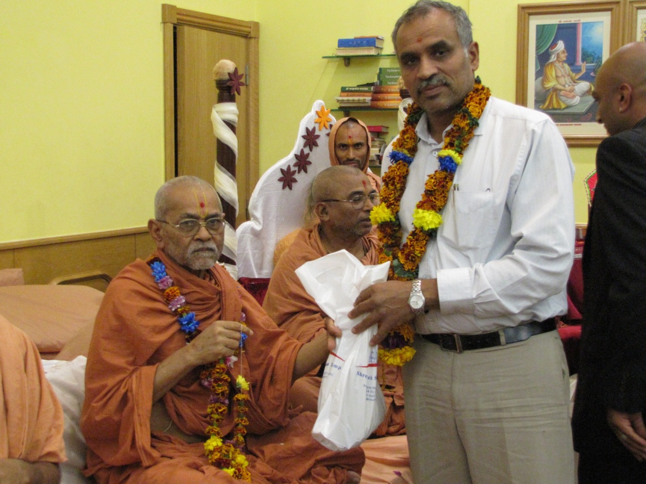 ©1987-2017 SKS Swaminarayan Temple East London