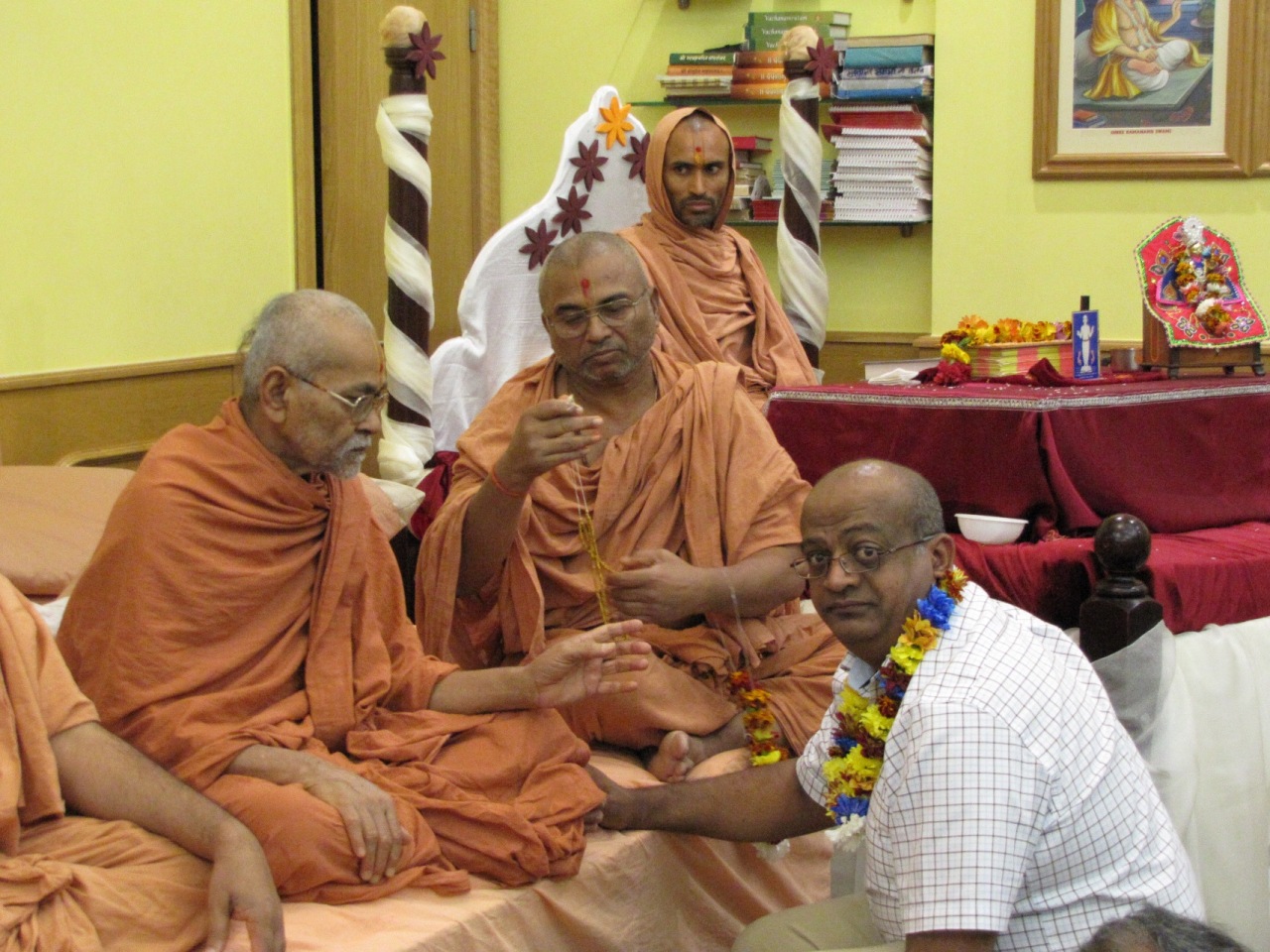 ©1987-2017 SKS Swaminarayan Temple East London