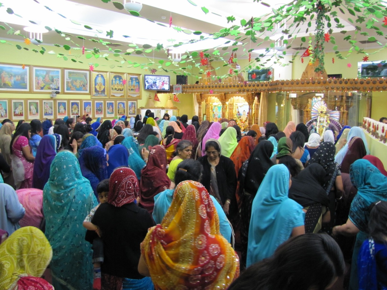 ©1987-2017 SKS Swaminarayan Temple East London