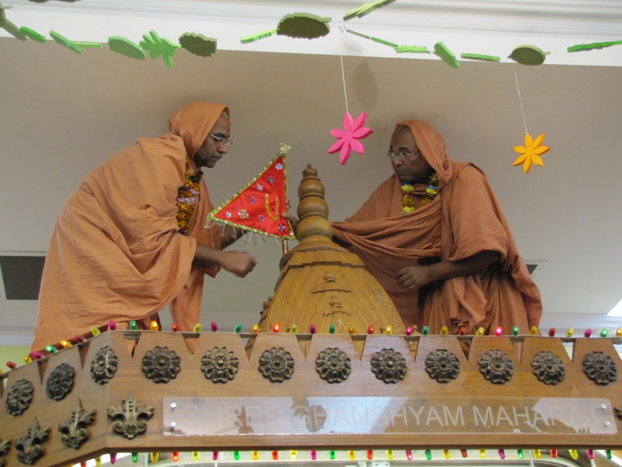 ©1987-2017 SKS Swaminarayan Temple East London