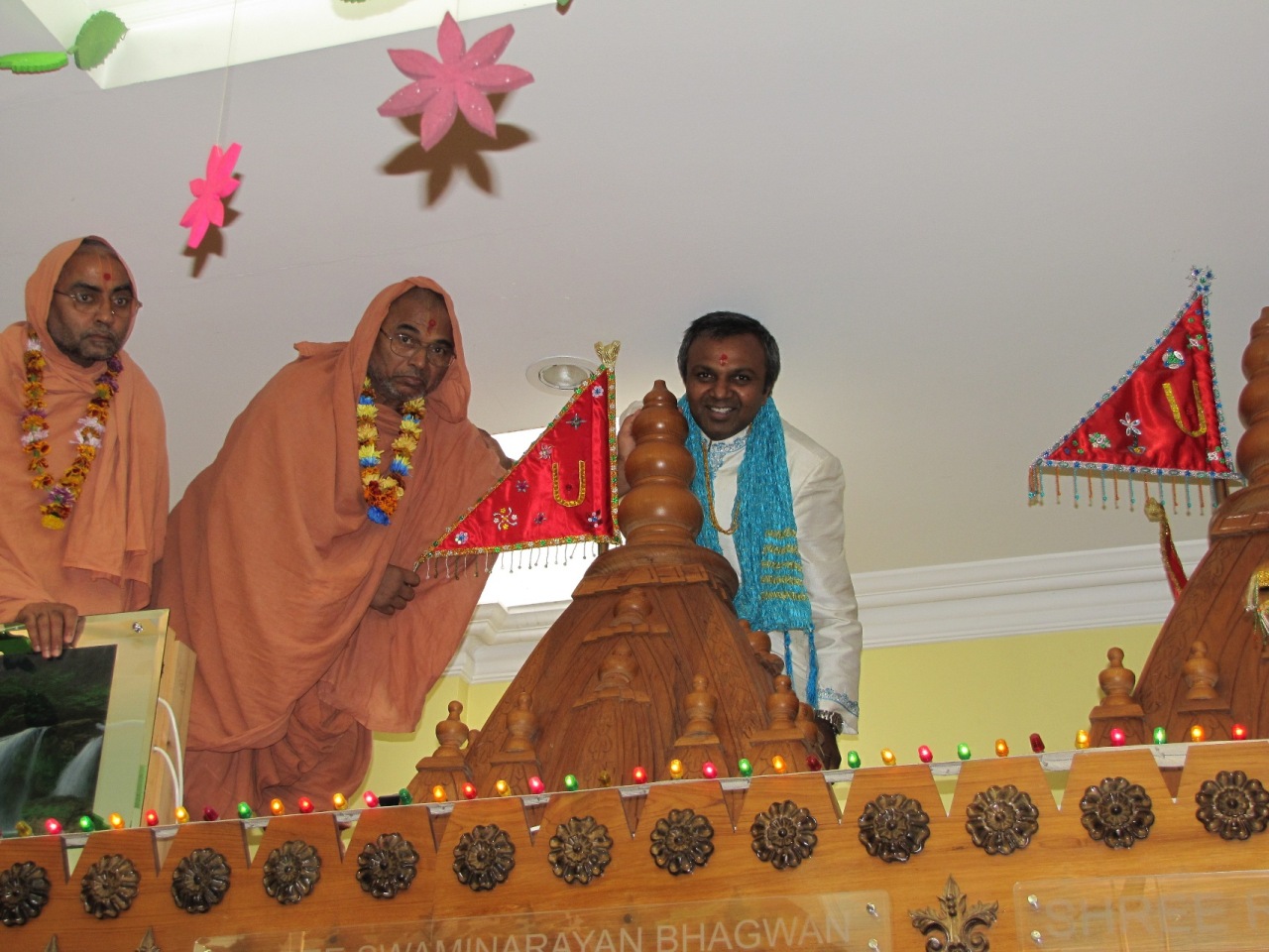 ©1987-2017 SKS Swaminarayan Temple East London