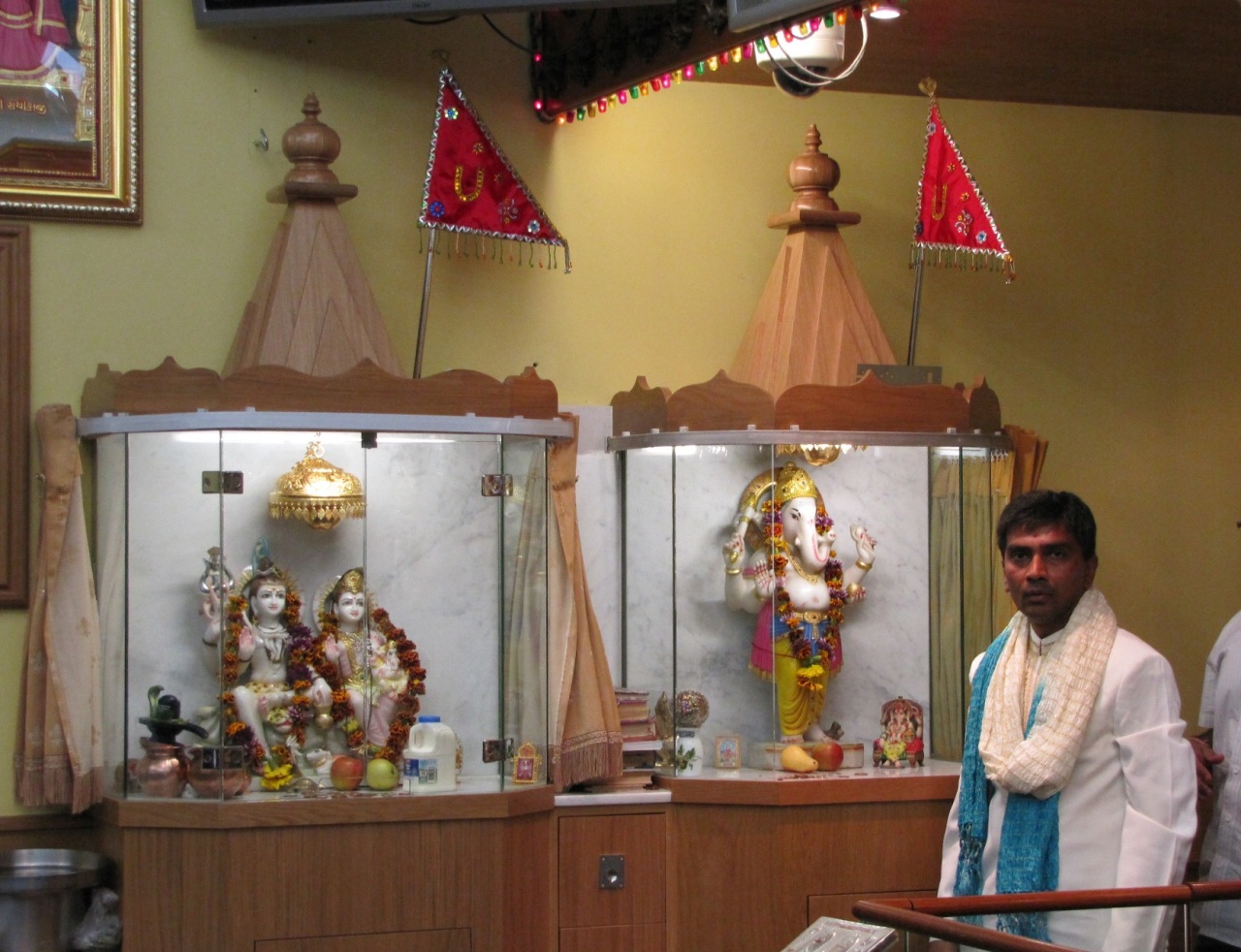 ©1987-2017 SKS Swaminarayan Temple East London