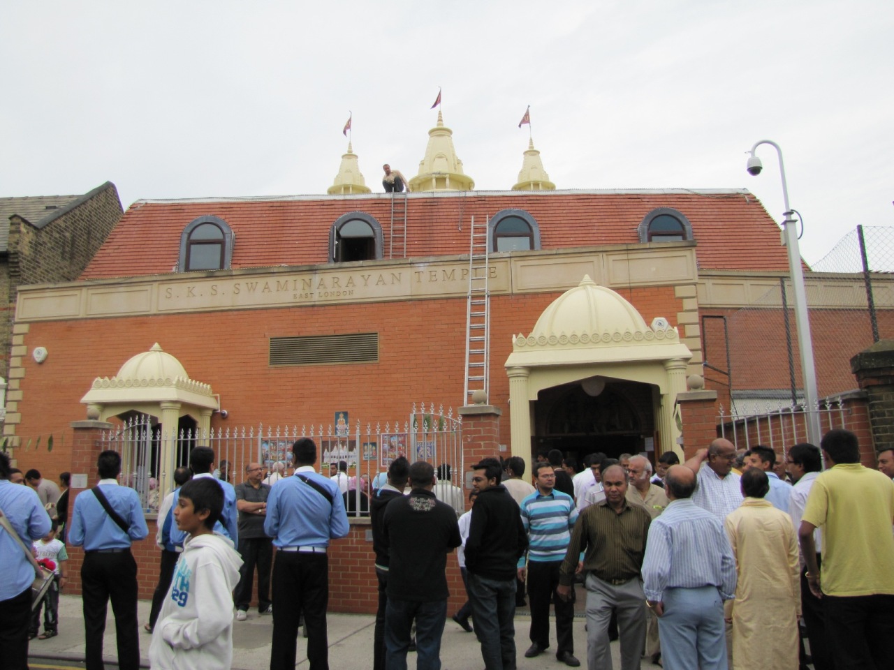 ©1987-2017 SKS Swaminarayan Temple East London