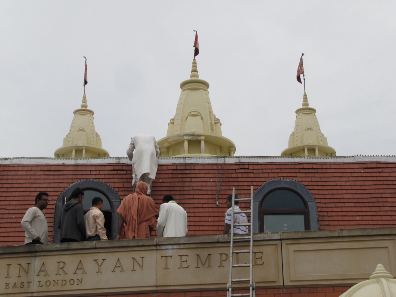 ©1987-2017 SKS Swaminarayan Temple East London