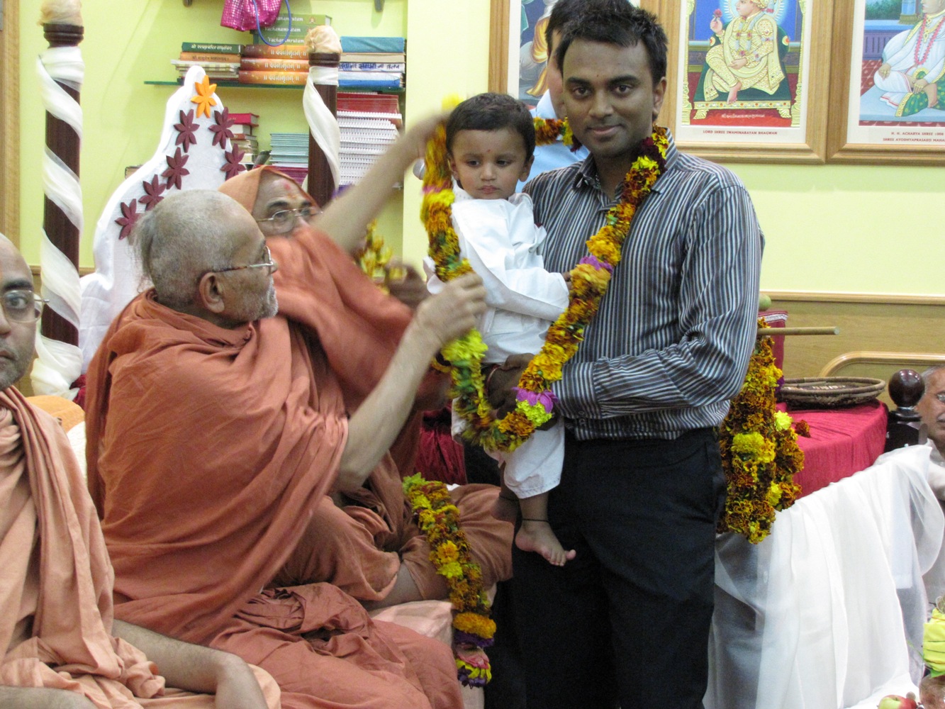 ©1987-2017 SKS Swaminarayan Temple East London