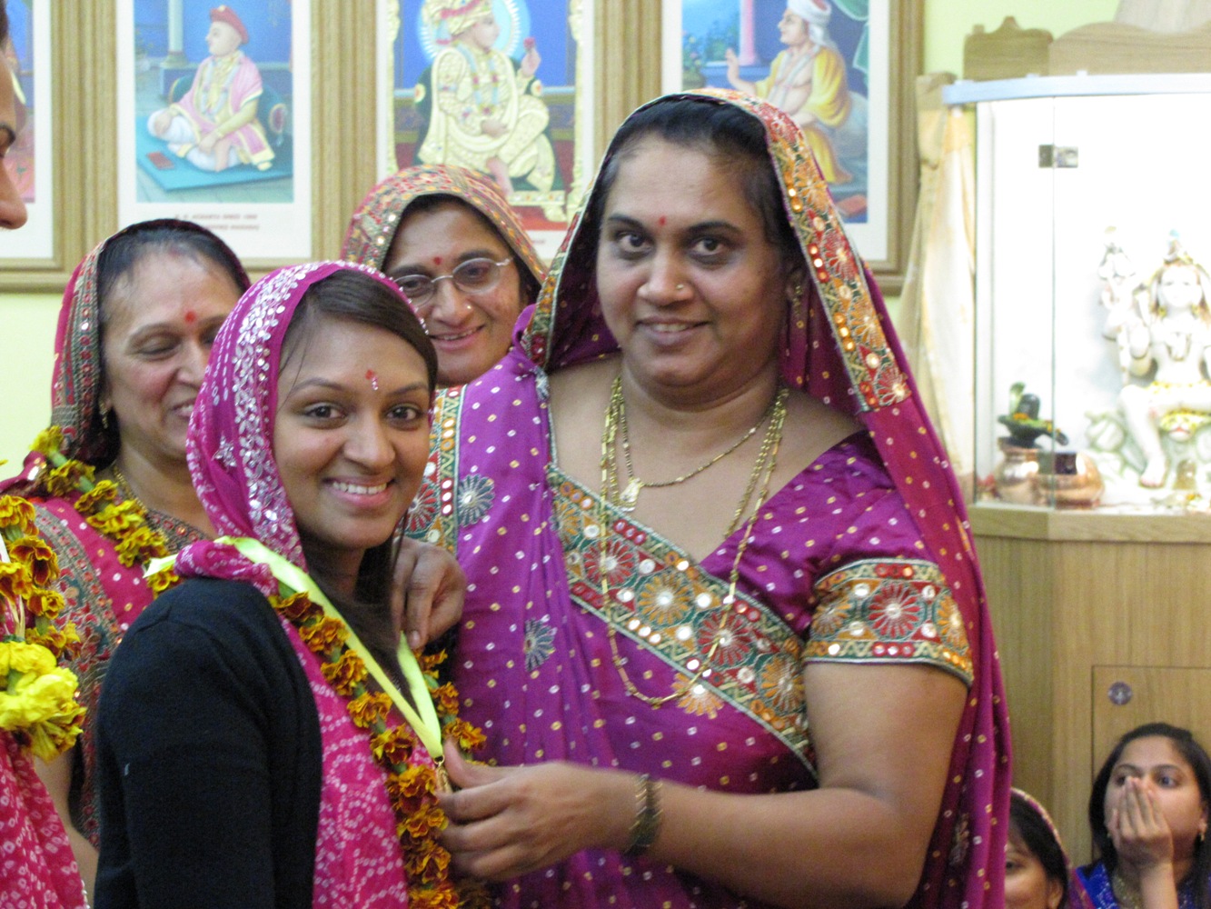 ©1987-2017 SKS Swaminarayan Temple East London
