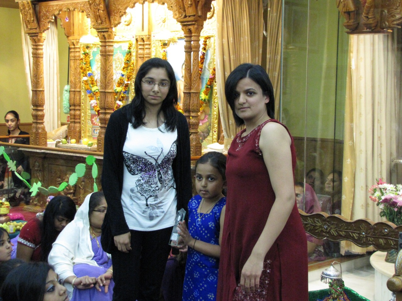 ©1987-2017 SKS Swaminarayan Temple East London