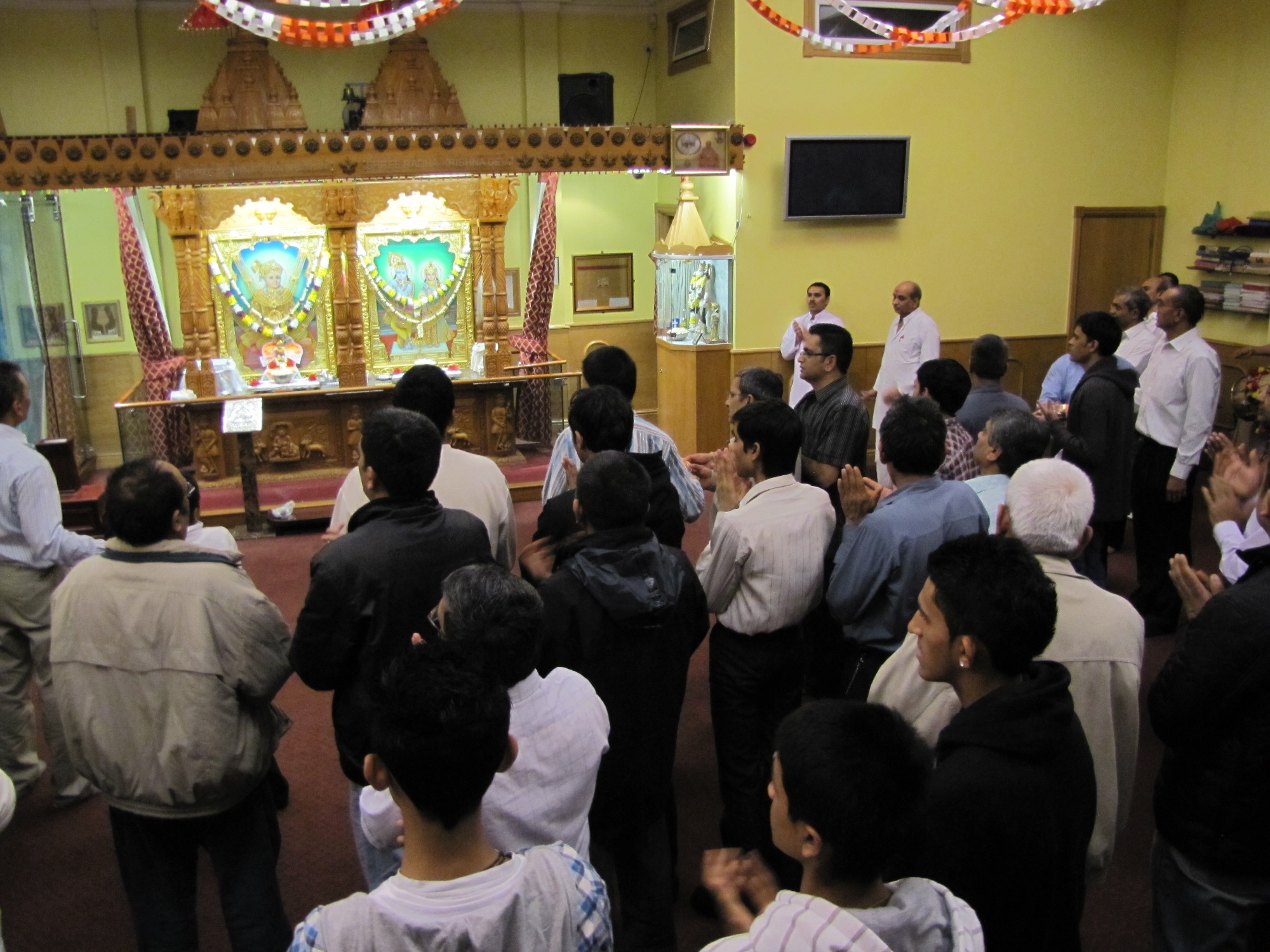 ©1987-2017 SKS Swaminarayan Temple East London